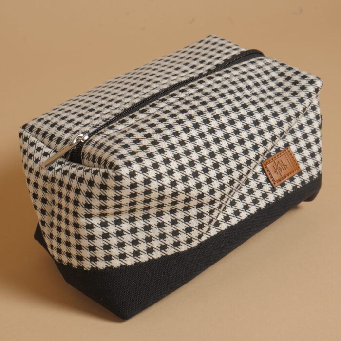 White & Black Travel Case - Image 1