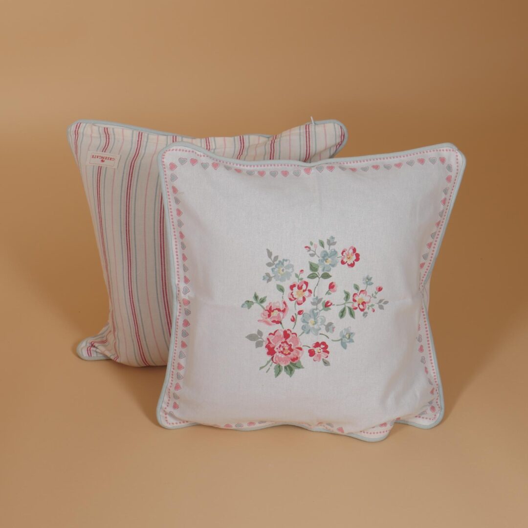 4100625.jpg White Square Cushion cover - Image 1